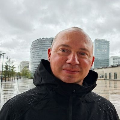 dr Paweł Tomkiewicz